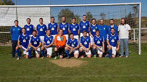 Hinten von links: Trainer Wolfgang Marzini, Co-Trainer Marcus Steinberger, Andreas Goldstein Michael Holzberger, Timo Pfennig, Tobias Meggle, Lukas Schmid, Alexander Demel, Benjamin Goll, Roman Prestel, Abteilungsleiter Stefan Weindl
Vorne von links: Johannes Huber, Igor Holzmüller, Christofer Csernik, Michael Klein, Marco Scholz, Florian Aichler, Simon Stengl, Simon Metzger