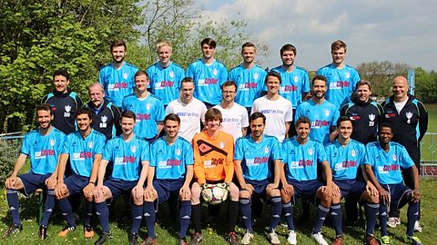 Obere Reihe v.l.: Lukas Jahner, Christoph Hoberg, Christian Donath, André Hermsdorf, Tino Kallmeyer, Eric Gröger
Mittlere Reihe v.l.: Jan Wehrmann (Trainer), Bernd Mandel (Mannschaftsleiter), Phil Nultsch, Ronny Schmidt, Christian Voß, Frank Heyroth, Robert Block, Steffen Mandel (Trainer), Lars Kellner (Arzt)
Vordere Reihe v.l.: Juber Attia, Elias Kindl, Moritz Teichler, Lorenz Palowski, Philipp Weinhold, Ivan Saez Poblete, Felix Marchand, Dominik Zech, Suli Ali