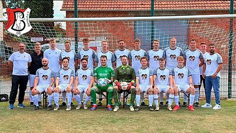 von hinten links: Uwe Tenbusch (Trainer), Jannik Düsterwald (Obmann), Marten Schäfer, Marc-Sören Freitag, Till Scheele, Felix Amstutz, Denis Mrosek, Karl Wilke, Niclas Tenbusch, Max Steger, Julian Jäger, Lukas Amstutz (Torwarttrainer), Ameer Al-Waeli

von vorne links: Oliver Mrosek, Leon Wäscher, Patryk Mrosek, Yannic Schulze, Mirko Ohnesorge, Pascal Kroll, Dennis Schmidtmann, Eric Krause