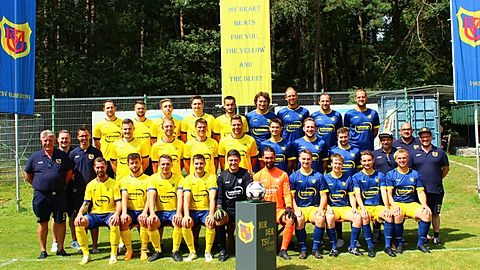 hinten v.l. Greiner Lukas, Kirschenheuter Thomas, Bauer Julian, Maier Patrick, Plansky Lukas, Stamberger Hans, Landschützer Markus, Irzinger Alex, Moser Christian, mitte v.l. Buchner Andreas, Borndörfer Julian, Niklas Sebastian, Bachl Julian, Landschützer Michael, Lahner Uli, Spindler Kilian, Pichlmeier Manuel, Müller Michael, Huber Andreas, Buchner Hannes, Moser Markus, Winkler Thomas, vorne v.l. Surner Andreas, Pielniok Julian, Hirler Matthias, Maier Michael, Wimmer Lukas, Fabisch Harry, Spatenender Lukas, Altmann Patrick, Plansky Johannes, Gschwandtner Martin