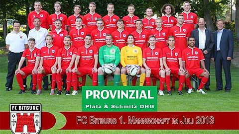 Vorne 1. Reihe von links nach rechts: Alexander Audrit, Gilles Bausch, Norman Schneider, Oliver Adams, Sebastian Weiers, Vincent Mehles, Steven Kantz, Simon Floß, Raphael Oliveira de Melo.
2. Reihe von links nach rechts: Trainer Harald Keilen, 2. Vorsitzender Alexander Jutz, Betreuer Walter Neuerburg, Christian Schäfer, Jannick Rings, Maximilian Ludwig, Tobias Maier, Moritz Reiter, Bujamin Fetai, Sponsor Harald Platz, Sponsor Christian Schmitz.
3. Reihe von links nach rechts: TW-Trainer Rainer Stalpes, Michael Alff, Christopher Pint, Michael Neuerburg, Eugen Hartwick, Arthur Hartwick, Waldemar Schoch, Raphael Dehaini, Andreas Neuerburg. 
Es fehlen: Pascal Alff, Jonas Dehaini, Andreas Hartmann, Arthur Schütz, Jens Seidel.