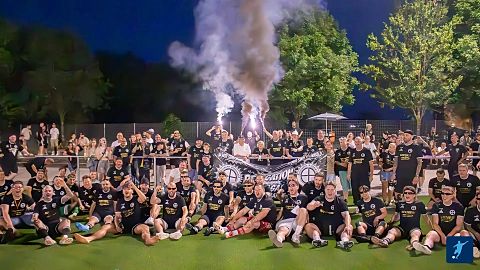 Feierlichkeiten nach dem gewonnen Relegationsspiel und den damit verbundenen Aufstieg in die Verbandsliga