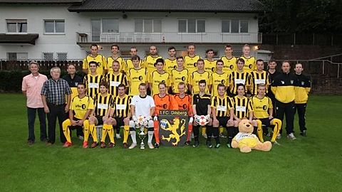 Hinten v.l.: M. Rittmeier, L. Bernauer, Lorenz, Löschmann, Hauck, Vobis, Dobler, Wallenwein, Becker
Mitte v.l.: 1. Vors. A. Bernauer, Spiel-Ltr. D. Rittmaier, Tr. J. Großmann, Co-Tr. Oswald, Wallstab, Co-Tr. Weitzell, Uzun, M. Bernauer, Werner, Kunz, Jammernegg, D. Rittmaier, Physio. Görner,  Tr. Th. Rittmeier, 
Co-Tr. Rupp
Vorne v.l.: Dilber, Schmitt, Schieck, Müller, Schulz, G. Mayer, Hoffmann, Bender, Gräf, P. Mayer.   Foto: Pfeifer