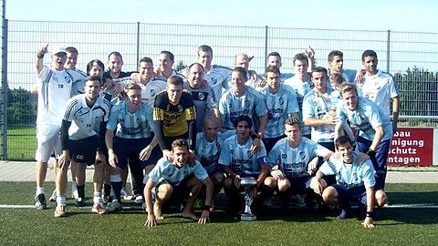 untere Reihe von links:
Sebasitan Wirtz, David Föhles, Heinz Putzier, Oliver Klär, Chrstof Bussen

mittlere Reihe von links:
Athletik- Trainer Dennis Rocholz, Luca Carduck- Eick, David Banasiak, TW- Trainer Michael Byron, Oliver Weitz, Nicholas Collubry, Faton Popova, Michael Grümmer

obere Reihe von links:
Trainer Mirko Braun, Thiemo Huppertz, Co- Trainer Dirk Benoit, Johnny Görtz, Jack Schweitzer, BET Andreas Prang, Lukas Heck, Mark Thomsen, Sebastian Dietz, Niels Flohre, Mergim Statovci, MArvin Brauweiler