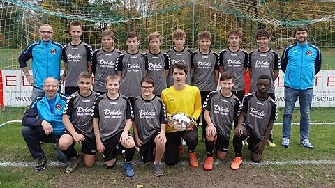 Obere Reihe:
Von links n. rechts: Trainer Alois Stoiber, Jonas Kopyciok, Lars Knebel, Dominik Liegl, Philip Brandl, Timo Schreiner, Jonas Stoiber, Johannes Baier, Tim Stoiber, Co-Trainer Daniel Steinhauser.
Untere Reihe:
Co-Trainer Peter Macht, Johannes Binsner, Louis Franz, Simon Lankes, Alexander Heigl, Tobias Macht, Ivan Mukulu Mbangi