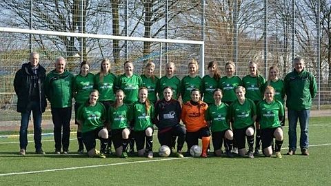 O. R. v. l.: Trikotsponsor Heinz Goumans, Trainer Rainer Statetzny, Sonja Gravendyck, Sabine Kawaters, Stephanie Eyckmann, Christina Schoenmackers, Michelle Bruckmann, Jil Statetzny, Kristina Mertens, Jule Knobel, Leah Goumans, Ellen Sturme, Co-Trainer Ralf Brüggen
 
U. R. v. l.: Antonia Cox, Alina Janssen, Johanna Laufenberg, Jessy Weber, Jenny Buschner, Anke Keysers, Alex Klein, Louisa Wysocki

Es fehlen: Anna Janssen, Nenja Look, Nadja Maubach, Jill Ringst