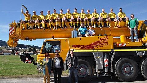 Vielen Dank an die Firma Haslach Kranverleih für die neuen Trikots der 1.Mannschaft