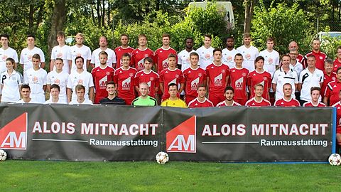 Hintere Reihe von links
Lang Maximilian, Grümpel David, Farschon Felix, Rohowsky Rene, Döllinger Thomas, Heckelmann Dominik, Mikic Igor, Markert Sebastian, Aboudi David, Stecher Markus, Aboudi Joel, Roth Simon, Kutscher Maximilian, Betreuer Mitnacht Claus, Betreuer Weisenseel Benedikt, Sportleiter Gramm Rene

Mittlere Reihe von links
Physiotherapeutin Gottschlich Anna-Theresa, Physiotherapeutin Hochrein Kim, Keller Sebastian, Fuchs Thomas, Markus Jan, Lotz Frederic-Nicolas, Stecher Wolfgang, Magel Artem, Touras Nikolas, Hänling Tim, Dederich Johannes, Jazev Andreas, Markert Kevin, Trainer Hochrein Michael, Co-Trainer und Referent für Marketing und Sponsoring Bemerl Martin, Co- und Torwarttrainer Scherbaum Ralf,  Kassierer Engert Thomas, stellv. Abteilungsleiter Nemetz Hans, Abteilungsleiter Mitnacht Alois

Vordere Reihe von links
Balcioglu Can, Kerl Nico, Haug Philipp, Dietrich Silas, Kölbl Roman, Zehner Manuel, Schramm Lars, Gentile Christian, Vollmer Moritz, Thein Dominik, Dietz Dominik, Trainer Zuljevic Jure

Es fehlen:
Burbach Andreas, Dauber Linus, Haas Markus, Kölbl Mario, Martjanow Erik, Merkle Johannes, Öczan Mehmet, Przybyla Adrian, Romanovskis Niklas, Roth Alexander, Stoy Tim, Strohm Jonathan, Tsoukalis Evangelos, Ulusoy Adem, Zimmermann Thomas und Bausch Andreas (Referent für Marketing und Sponsoring)