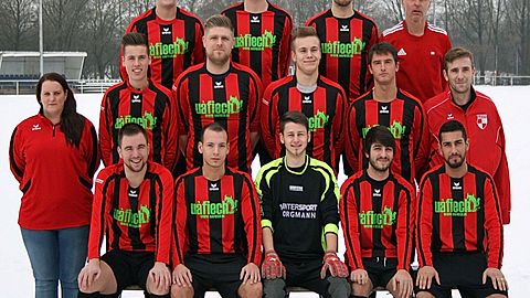 hintere Reihe (v. links n. rechts): Sven Otterbein, Daniel Vutz, Markus Mummereit, Trainer Ingolf Matthes
mittlere Reihe (v. links n. rechts): Betreuerin Sabrina Rienäcker, Niklas Knorr, Sven Ratih, Carsten Müller, Marc Kuta, Christopher Schwarz
vordere Reihe (v. links n. rechts): Tolga Merdivan, Simon Graeber, Alexander Hinze, Leandro Congiu, Ergün Özmen
Es fehlen: Eren Kayman, Michael Marek, David Mailk, Sascha Aleksic, Sven Hansen, Nils Hansen, Pascal Brauer, Marius Buchholz, Aljoscha de Luca, Manuel Appell, Michael Jaskolka