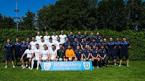 3. Reihe v.o.l. Dominik Lang, Benedikt Klug, Christian Kranz, Armin Coralic, David Lachner, Stefan Kerscher, Jonas Stepke, Jan Schäfer, Ovidiu Chirila
2. Reihe v.l. Michael Bauer, Markus Stadler, Manfred Böhlert, Manfred Trestl, Stevo Bozic, Fabian Niekrawietz, Leon Götz, Kevin Bareither, Linus Schlüter, Stefan Preitschopf, Gianluca Cotos, Michael Lehmann, Mamoun Almohammad, Christian Holzner, Markus Baumgartner, Stefan Ackstaller, Michael Setzensack
1. Reihe v.l. Petru-Liviu Cotos, Adrian Stamin, Florian Linhart, Jakob Keller, Ludwig Strasser, Lucas Cordie, Andreas Niedermeier, Thomas Friesacher, Flavius Enache, Bence Lisztes