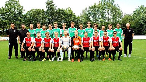 Hintere Reihe von links:
•	Thomas Klaus - TW-Trainer
•	Gerhard Klotsch - Spielleiter
•	Dustin Höppner
•	Sven Gibfried
•	Daniel Hey
•	Christian Eberhardt
•	Manuel Pauly
•	Michael Herrmann
•	Philipp Kutzenberger
•	Pascal Bauer
•	Frederik Weiß
•	Benedikt Schraud
•	Razvan Constantin Paunescu
•	Peter Mrugalla
•	Oliver Döring
•	Jochen Seuling – Trainer

Vordere Reihe von links (Neuzugänge im roten/orangen Trikot):
•	Sebastian Otto
•	Simon Wolf
•	Maximilian Lutz
•	Michael Seuling
•	Irnes Husic
•	Jan Nirsberger
•	Albert Fischer
•	Alexander Hofmann
•	Patrick Hock
•	Jonas Wirth . 

Es fehlen: Attila Vágner, Kim Kruezi, David Schad, Markus Schamberger, Axel Zehnder, Thorsten Eberhardt