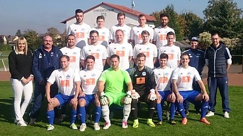 hintere Reihe v.l.n.r.: Rouven Schiedhelm, Benedikt Moock, Oliver Krüger, Florian Schömbs, Emre Yalamaz
mittlere Reihe v.l.n.r: Präsidentin Sarah Ott, Betreuer Bernhard Meindl, Murat Gedik, Felix Koeper, Timm Bocian, Felix Weber, Michael Hornischer, Jens Sonneck, Trainer Alex Petkau
vordere Reihe v.l.n.r: Lars Schneider, Dominik Paul, Christoph Hornischer, Florian Veith, Damian Pfahl, Sven Liebisch