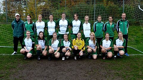 hintere Reihe v.l.n.r.: Sebastian Geuyen (Trainer), Kerstin Heghmans, Katrin Venten, Linda Engh, Maren Engh, Mona-Marie Melahn,
Corinna Wey, Kyrin Bons, Maren Konrad, Philipp Hinkelmann (Trainer)   
vordere Reihe v.l.n.r.: Jennifer Koppers, Carina Heghmans, Lisa Korff, Jaqueline Berghs, Daniela Syben, Lara Rogalski, Kira Loy,         
Yvonne Leenen 
Es fehlen: Steffi Loy, Mara Hinkelmann, Larissa Schreurs, Leonie Heckmanns und Bianca Kleinmans