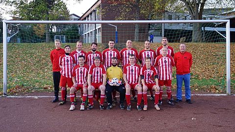 V.h.l.: Jan Neitzke, Andres Thielemanns-Martinez, Philipp Greven, Dennis Langen, Thomas Foemer, Sven Hamann, Dennis Seyl, Stefan Quäck, Betreuer Dietmar Nießen
V.v.l.: Joscha Vey, Andreas Winkelhag, Philipp Franzen, Richard Hoven, Patrick Mundt