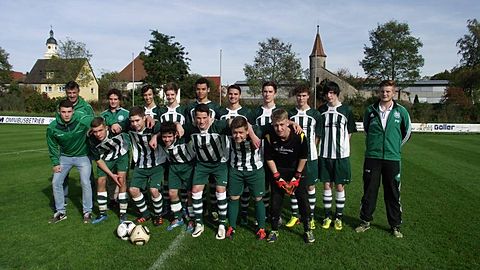 zweite Reihe: Trainer Karl-Heinz Bauer, Co-Trainer Bastian Hösch, Stefan Bauer, David Lenz, Jeffrey Fowler, Benedict Hepp, Sebastian Zeller, Jonas Franz, Lukas Franz, Co-Trainer Philipp Müller
erste Reihe: Florian Rabenstein, Johannes Walter, Philipp Bube, Maximilian Pfitzner, Jan-Hendrik Jackwirth, Justin Fischer, Niclas Degenhardt