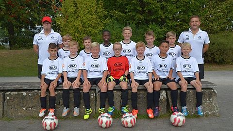 Die E1 des DSC - Saison 2016/17
untere Reihe von links: Maik Geit, Malte Sagemüller, Maurice Hanning, Phil Wiebeler, Johannes Buttgereit, Dion Braha, Denis Marzetz
obere Reihe von links: Trainer Matthias Wiebeler, Manuel Jürgens, Jonas Rose, Faruk Saad, Maximilian Westerhorstmann, Jonas Hermes, Justin Popp, Trainer Jörg Buttgereit