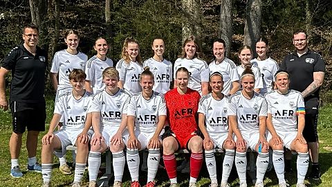 Oben: Co-Trainer Andreas Hummel, Johanna Garnreiter, Eva Bürgmayr, Kathi Auer, Maria Riedl, Steffi Tröger, Luisa Schmidt, Sandra Seibold, Franzi Wieser, Trainer Rainer Huber

Unten: Emilia Strube, Sandra Moleh, Kathi Kraus, Alina Vogel, Emilia Wimmer, Verena Krumay, Sandra Funkenhauser

Es fehlen: Chiara Strube, Sina Kroner, Kathi Maier, Elsie Oswald, Lina Lohmar