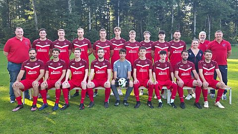 v.HL: Christoph Weber (Vorstand), Ricardo Sommer (SPA-Vorsitzender), Robin Kreis, Tim Kirschenlohr, Marcel Karner, Tom Lehm, Nikolai Karner, Maurice Schwab, Lukas Minich, Alexander Kreß (Trainer), Verena Schell (Physio), Christian Ferstl (Vorstand), Sascha Karl (Spielausschuss)
VL: Kai Holzinger, Timo Holzinger, Benedikt Bechtold, Tim Hartmann, Maximilian Roos, Adrian Schork, Maurice Morr, Christian Haag (Trainer), Marius Rhein