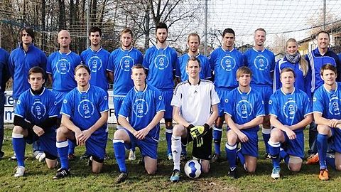 stehend von links: 1. Vorstand Stieglmeier Walter, Wagner Christoph, Artmeier Andreas, Bauer Stefan, Weber Korbinian, Wiener Michael, Weißenstein Markus, Kellner Florian, Mader Andreas, Masseurin Hacker Susanne, Trainer Kerschl Franz, Abteilungsleiter Sedlmaier Johann
kniend von links: Ried Tobias, Rausch Matthias, Kerschl Florian, Wagner Joachim, Falter Franz, Hartl Daniel, Billmaier Tobias