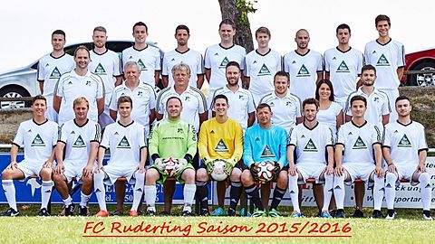 1. Reihe (stehend): Alexander Bauer, Rene Bogner, Jonas Zimmermann, Alexander Resch, Martin Boxleitner, Andre Schirrozki, Dimitar Doychev, Michael Müller, Christop Sedlberger
2. Reihe (stehend): Daniel Kampf, Hans Soukup, Kurt Baumgartner, Michael Eder, Patrick Madl, Lena Heininger, Stephan Jocham
3. Reihe (sitzend): Stefan Perl, Stephan Lorenz, Sebastian Holzapfel, Markus Weber, Michael Schotte, Christian Schneider, Daniel Radlinger, Fabian Streifinger, Thomas Bauer
nicht im Bild: Michael Falkner