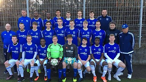 Hinten v.l.n.r.: Rossen Atanassow, Felipe Cristino da Silva, Lamarana Bah, Julien Albrecht, Rouven Treu, Niklas Hoffmann, Jan Fock, Iavor Iordanov
Mitte v.l.n.r.: Stefan Arlt, Timo Schubert, Christian Kemna, Noah Michelakakis, Jan Köpke, Pascal Dettmer, Maximilian Arlt, Torben Gerhardt, Holger Stübert, Manfred Sinemuss
Unten v.l.n.r.: Jan Hilbring, Fabian Carlsen, Daniel Thompson, Stefan Liebsch, Fabian Preisler, Daniel Stahl, Razak Bandi, Oliver Jekutsch