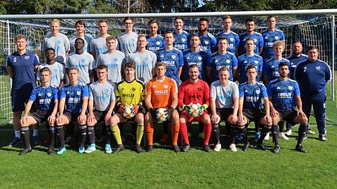 Oben links: Grosspietsch Richard, Rentschler Maximilian, Beifuß Daniel, Maier Jan, Papp Andreas, Zistler Marco, Kum Fabrice, Heinrich Léon, Kaya Fazli, Teufel Manuel (C)
Mitte links: Niclas Kiefer (T), Mustafa Mohamed, Abdourahmen Touray, Helmlinger Henrik, Helmlinger Niklas, Sternad Fabian, Carl Lukas, Fetkenhauer Thorsten, Bergmann André, Linder Moritz, Steblau Sergej (T)
Vorne links: Gote Fabian, Kiefer Marvin, Arslan Tarik, Maier Tom, Carl Marius, Seeger Stephan, Sink Fabian, Lohrer Paul, Sanli Deniz, Frick Patrick (T)