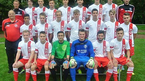 Saisonstart 17.08.2014
Erste Reihe von links: Fabian Metten, Edgar Baumann, Mohamed Kharat, Lukas Haubner, Furkan Aydin, Denis Sabani
Mittlere Reihe von links: Betreuer Ralf Weinert, Celil Köksal, Dustin Tißen, Tim Voigt, Oliver Franken, Robin Rix, Jan Platen, Nico Schauws
Hintere Reihe von links: Trainer Jonas Schüler, Max Breuer, Fabian Kempkens, Giacomo Caputo, Tobias Severin, Blendi Zeqiri, Justin Wiegandt, Nils Morick, Co-Trainer Roman Wuttke