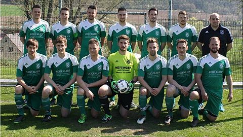 oben v.l.: Patrick Fuchs, Hans-Christian Döbler, Tobias Fuchs, Danny Schupp, Tobias Krois, Maximilian Riehl, Trainer Tobias Grimm
unten v.l.: Michael Berthold, Simon Hüttinger, Antonio Enser, Aaron Obel, Bastian Baumann, Matthias Müller, Robin Bosch
es fehlen: Stephan Zäh, Timo Rößler, Andreas Brückel, Valon Pjetraj