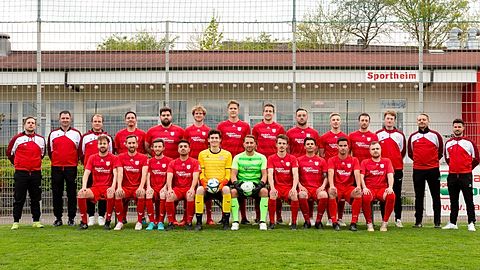 hinten von Links: P.Krech, R. Kruwinuss, M. Koschany, c. Hackl, G. Bernert, S. Körle, T. Bayer, D. Bayer, T. Winker, O. Krüger, M. Abecker, P. Klimpel, G. Bellarosa, T. Hecker
vorne von Links: J. Haass, B. Schopf, J. Kiefer, L. Cianci, M. Böhringer, T. Lämmle, B. Fischer, F. Sacco, S. Mäule, G. Marinelli