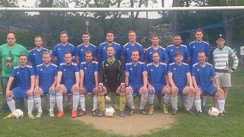 v.l. hinten Coach Philipp Jacob Steven Liebetrau David Seyfferth Cristopher Marx Tobias Paukner Felix Gemeinhardt Coach Manuel Pötters
v.r. Johannes Nökel Chris Gemeinhardt Max Naujokat Florian Machts Markus Machts Kevin Friedrich Patrick Loske Dave Barnewitz