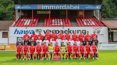 h.r.v.l.n.r.: Charalambos Parharidis, Terry Asare, Patrick Tichy, Ayman Mouhssine, Tim Häußermann, Fabijan Domic, Mark Gashi, Lukas Glaser, Mika Müller, Tim Pöhler, Sebastian Gleißner.
m.r.v.l.n.r.: Jürgen Schwab (Vorstandsvorsitzender VoBa Backnang), Volker Müller, Rolf Wörner, Marc Erdmann, Oz Biyik, Mario Marinic, Alexander Kustermann, Luis Sadler, Manuel Di Giandomenico, Francesco Alternio, Alice Pfitzer, Isaak Avramidis, Cedric Gall. 
v.r.v.l.n.r.: Flavio Santoro, Arda Gürsel, Marlon Suckut, Julien Birzer, Lukas Hornek, Maurice Brauns, Julian Geldner, Yusuf Tirso, Vincent Sadler, Ali Ferati, Giuliano Greco, Niklas Benkeser, Gianni Mollo.