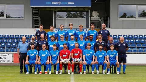 Vorne von links:
Rejan Omerovic, Luis Baumert, Dren Miftari, Lucca Kletti, Lias Rößler, Bennet Jautz, Nils Anhölcher, Topaz Kronmüller

Mitte:
Wilhelm Kempf (1. Vorsitzender), Moritz Saur (Betreuer), Michael Stickel (Co-Trainer), Adrian Colon, Leon Kritter, Emre Bulut, Michael Mulligan, Leon Edobor, Frank Fürniß (Sportlicher Leiter), Thomas Gundelfinger (Athletik-Trainer), Andreas Kocher (Trainer)

Hinten:
Nicolai Gross (Sportlicher Leiter U23), Lauritz Fischer, Aaron Denk Gracia, Simon Florian Thunert, Luis Weiß, Samuel Keller, Thomas Hillenbrand (Torwart-Trainer)

Es fehlen: Jason Wink, Julian Thunert