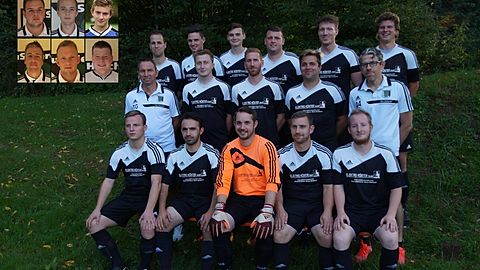 Hintere Reihe: Stephan Herdtle, Marco Janßen, Jonathan Hamm, Patrick Andree, Tobias Engels, Jan Alef
Mittlere Reihe: Trainer Torsten Graß, Frederik Grabhorn, Christopher Land, Fabian Heiderich, Torwarttrainer Udo Nierstenhöfer
Vordere Reihe: Max Kamp, Mesut Arslan, Mirko Aberfeld, Frederik Fraek, Marcel Kröll
Eingeklinkte Bilder: Max Kunz, Fabian Müller, Sebastian Knöbel, Roman Heiderich, Kevin Seewald, Yannik Andree