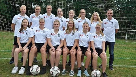 Von Hinten Links: Anderas Postert (Trainer), Marleen Vogt, Jasmin Penner, Hanna Rohrbeck, Sina Postert, Veronika Rieks, Alina Schulenkorf, Hans Multhaupt (Trainer)
Von Vorne Links: Amelie Brockel, Elisa Wiechers, Sophia Möbius, Marie Harnewinkel, Clara Spier, Tessa Rehberger
Es fehlt: Jasmin Schlüter, Julia Jasperneite, Viktoria Gerninghaus, Christina Willmens, Lea Struck, Franziska Blanke