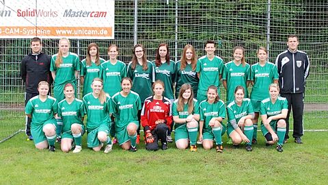 v. l. hinten: Trainer Matthias Born, Anne Möllenkamp, Sandra Klix, Daniela Kaminski, Kristina Jarosch, Nadine Götz, Lisa Eisenberg, Andrea Raithel, Anja Bähr, Barbara Steer, Trainer Jürgen Börschlein
v. l. vorne: Tamara Stegmann, Katharina Pamer, Julia Lehner, Linda Bührle, Nicole Düner, Sandra Härlein, Corinna Besold, Marina Godesar, Katharina Kerschbaum