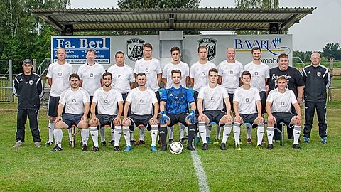 Stehend v.l.n.r.: Häring Mario, Prölß Stefan, Stubenvoll Michael, Gößl Dominik, Bierler Sebastian, Magerl Philipp, Friedrich Thomas, Bertelshofer Florian, Stubenvoll Patrick, Schottenhaml Marco, Heindl Tobias
Sitzend v.l.n.r.: Hackbarth Udo, Jany Sebastian, Schärtl Alexander, Tafelmeier Kevin, Braun Matthias, Magerl Fabian, Birner Stefan