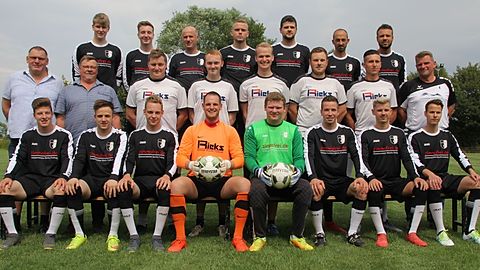 Hinten von links: Steffen Krelaus, Justin Woznitza, Elmi Ramadani, Niklas Schlütz, Moritz Freitag, Bayram Sener, Süleyman Öztürk.
Mitte von links: Josef Vogedes, Albert Topp, Oliver Winkelhagen, Jan-Hendrik Schlüter, Hannes Fink, Robin Lintemeier, Robert Machleidt, Heinz-Josef Böddeker.
Vorne von links: Pascal Rasche, Noah Hoffmann, Janek Krawinkel, Aaron Reineke, Simon Schrader, Jannik Lüke, Marvin Karp, Timo Schulz.