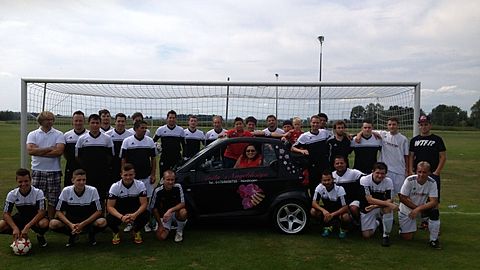 1-2 Mannschaft mit Sponsor