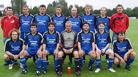 Oben von links: Daniel Kunert, Hans Balk, Trainer Andreas Maurer, Michael Walbrun, Erich Dobmeier, Manuel Schneider, Roland Maier, Thomas Krämer
Vorne von links: Benedikt Loibl, Johannes Kunert, Darius Saleki, Jens Loewe, Daniel Saleki, Markus Schmidt, Sascha Schaller
Es fehlen: Fabian Kaiser, Jan Bombala