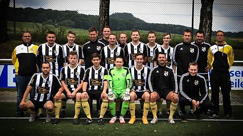 Es fehlen: Co-Trainer Lövenich,Sebastian Weck, Max Dickmeis, Marc Langguth, Tristan Schaaf, Dennis Santana-Schüller, Christopher Scholtyseck, Jean-Paul Kiamuni