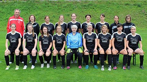 Hintere Reihe v.l.: Charly Krüger, Lena Landstorfer, Ramona Heimerl, Sonja Wolf, Caroline Dums, Kristina Eckl, Natascha Lenz, Kristina Hecht, Kerstin Schötz.
Vordere Reihe v.l.: Bettina Dums, Verena Zeidler, Jennifer Janker, Nicole Pfeilschifter, Anna-Maria Pielmeier, Franziska Lieberam, Carina Schuhmann, Franziska Schedlbauer, Sarah Hermann.