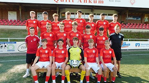 Vordere Reihe von links: Constantin Engelke, Marcel Belkov, Daniel Fehl, Jannes Buschermöhle, Roman Fleck
Mittlere Reihe von links: Co-Trainer Hannes Krömer, Henry Dobelmann, Mathis Rathke, Lasse Hilker, Joscha Werner, Frederic Klostermeyer, Trainer Bjarne Elseberg
Hintere Reihe von links: Arne Schnieder, Luca Wilmering, Philipp Benke, Julius Rosga, Max Arnold, Johannes Heuer, Díaz Zikenov, Justin Grimmut