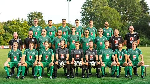 TSV Heiligenrode Saison 2016/2017
vordere Reihe von links: M.Lamsbach, D.Eisenträger, F.Siebold, M.Scheller, M.Frank, B.Scherb, O.Stöhr, M.Schanz, M.Greger; mittlere Reihe von links: Co-Trainer Th.Donner, Trainer C.Umbach, D.Joedecke, S.Röder, P.Henkel, D.Bonic, M.Kuhnert, Torwarttrainer D.Dippel, Teammanager M.Schmelz; hintere Reihe von links: Chr.Rümenap, B.Özdemir, T.Fischer, D.Greger, M.Euler, F.Caracciolo; es fehlen: A.Bitner, J.-F.Faust, T.Gude, M.Kubitzek, F.Möller, I.Montero-Rodriguez, D.Otto, L.Vogler, L.Willrich, Betreuer F.Hotz, Physiotherapeut S.Schneider