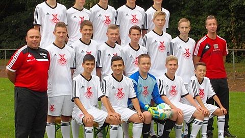 Von oben links: Jannik Heyer, Jonas Schwarting, Mirco Stege, Luca Wetzel, Jan-Niklas Wiese
Mitte v. links: Trainer Daniel Drozlik, Getano Adam, Tim Meischen, Pierre-Steffen Heinemann, Jonas Koletzki, Aaron Kosch, Kevin Heidenreich, Co-Trainer Sascha Schwarze
Unten v. links: Sinan Ince, Can Yasar, Frederic Kunst, Len Röben, Jan-Luca Hedemann
Es fehlen Spieler.