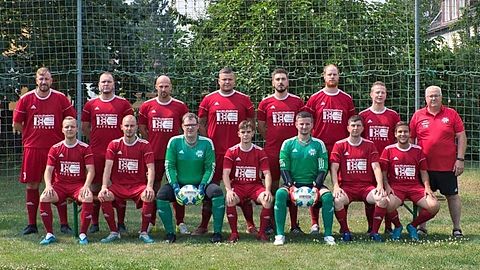 obere Reihe v.l.: R.Biehle, F.Schöbe, S.Schmelzer, G.Schaub, V.Cerceraliu, S.Beifuß, J.Wurl, H.Ottilie (Trainer)
untere Reihe v.l.: S.Dengler, D.Greßler, C.Radeke, M.Kahmann, M.Dobberahn, C.Schulz, J.L.Gomez Perez
