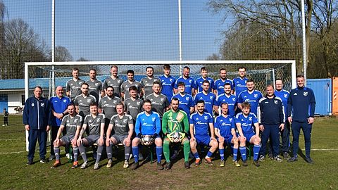 vordere Reihe von links: Rosenbaum, Kahlfeld, P.Müller, Buchwalder, Bieren, Azimigil, Wulff, Leister
mittlere Reihe von links: R. von Oehsen, Tants, T. von Oehsen, R.Margaritis, Bobka, S. von Oehsen, Finger, Siebke, Ahlf, Böckmann, Spannenkrebs, Graß, Kersten
obere Reihe von links: L. Müller, Schneider, Habrich, L. Margaritis, Ehlers, J. Peters, Rinkewitz, Ackermann, Alexander, Wrobel
Es fehlen: S. Peters, Weidner, Sennert, König, Dräger und Kuschel