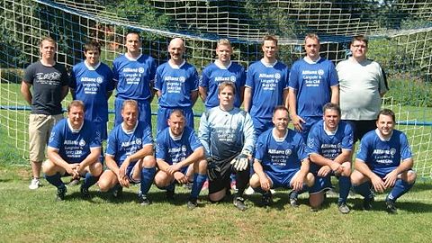 Trainer Matthias Schwarz, Sascha Baumann, Ralph Kleppe, Siegfried Müller, Tim Haardt, Andre Stenda, Yannik Interthal, Betreuer Heiko Hohmann
Jens Rudolph, Frank Jugert, Christian Hofeditz, Daniel Knauf, Heiko Wach, Norbert Thöne, Christian Stenda