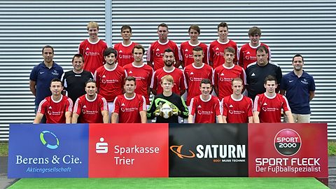 1.Mannschaft Saison 2013/14:
Hinten v.l.: Martin Dellwing, Daniel Becker, Christian Grünen, Alexander Krist, Sebastian Otto, Pascal Wilhelm
Mitte v.l.: Ingo Berens, Dieter Lauterbach (Trainer), Christoph Brucker, Jens Heimfarth, Can Ipek, Peter Leinenweber, Pascal Marx, Bernie Marx (Co-Trainer), Dirk Klassen
Vorne v.l.: Dominik Stehle, Mehdi Zouaghi, Michael Höllen, Simon Rommelfanger, Fabian Herres, Andre Konz, Nico Thömmes

Es fehlen: Philipp Axer, Christian Berens, Philipp Hurt, Lukas Thömmes, Matthias Wahlen