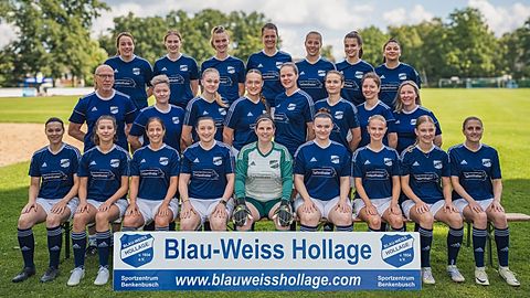 Oben v.l.: Luisa Bergmann, Vreda Hörnschemeyer, Michelle Bettin, Katrin Pille, Maja Torbecke, Laureen Witte, Ilyayda Rasim
Mitte v.l.: Helmut Wellbrock (Trainer), Angelique Meyknecht, Laura Hehemann, Lotta Albers, Yasmin Pellny, Ninette Kornelsen, Marie Kutza, Marie Gooßen
Unten v.l.: Tessa Egbert, Madita Böwer, Kathrin Schöpper, Chiara Lourenco, Ingrid Witte, Denise Walker, Klara Böwer, Leni Avermann, Sonja Thien