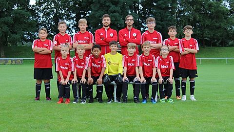 HINTEN VON LINKS: Luca Esau, Ben Schulz, Niclas Kraft, Trainer Robert Damm, Trainer André Borchert, Chris Mehnert, Paul Gustav Klopp, Anton Olvermann, VORNE VON LINKS: Noel Jackson Maleschka, Arndt Berlin, Adrian, Norwin König, Nils Dohse, Alexander Becker, Eryk Siegmund